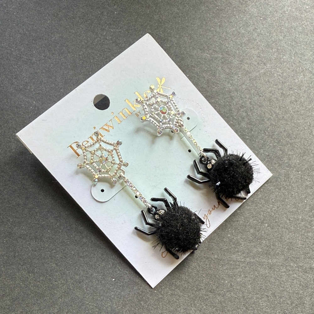 New NWT Periwinkle by Barlow Halloween Black Spider Web Earrings rhinestones